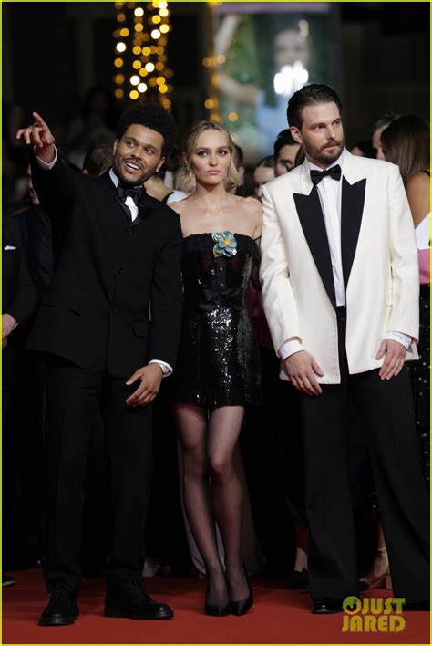 The Weeknds Girlfriend Simi Khadra Walks Red Carpet Separately At The