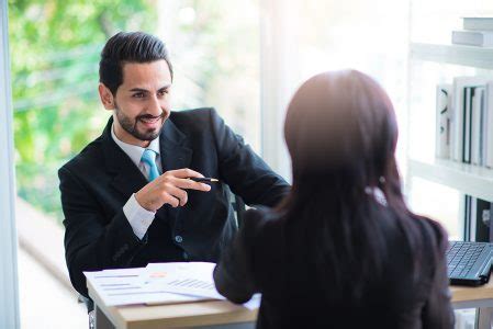 Homem De Neg Cios Conversando Mulheres De Neg Cios Africanas