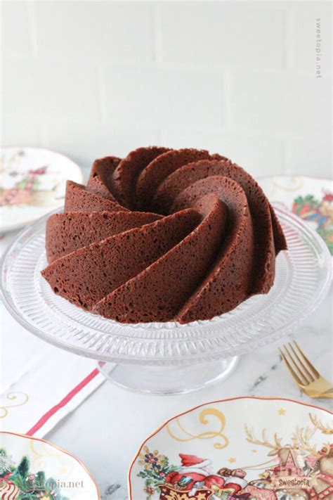 Gingerbread Bundt Cake With Vanilla Glaze Sweetopia