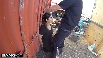 Screw The Cops Latina Chica Mala Atrapada Chupando Una Polla Polla XVIDEOS