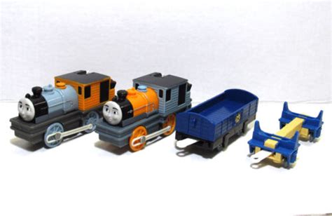 BASH DASH 2 Train Cars Motorized Engine Thomas Trackmaster 2009