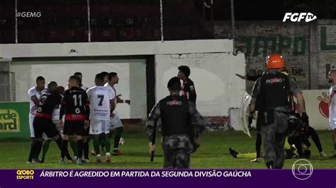 Árbitros da CBF promovem protesto após episódio de agressão na segunda