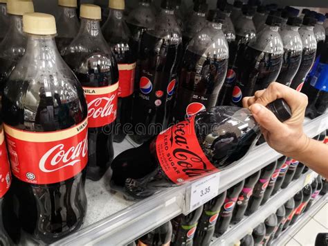 Subang Jaya Malaysia 18 June 2021 Hand Pick Up A New Coca Cola