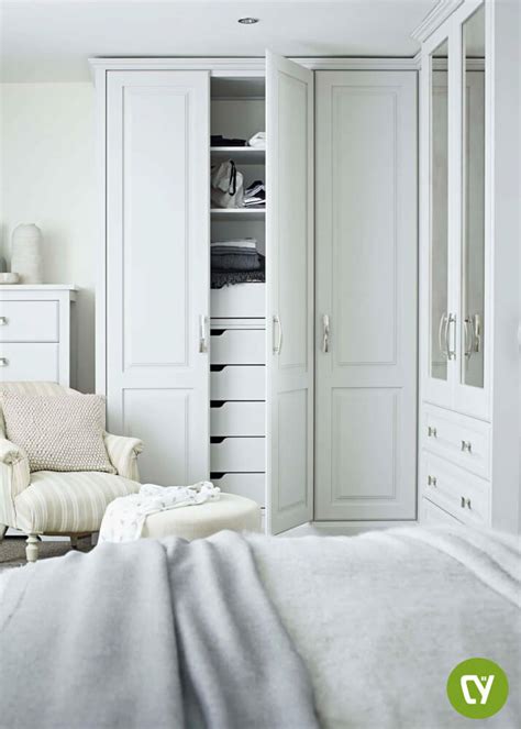 Обустройство гардеробной в спальне: смелые идеи и решения