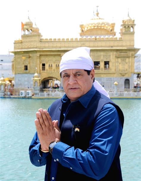 Gajendra Chauhan Visits Golden Temple