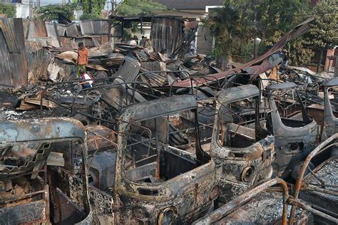 Rumah Semi Permanen Di Duren Sawit Hangus Terbakar