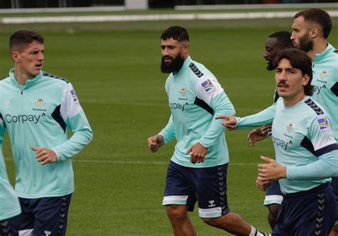 Fekir Borja Iglesias Y Sabaly Se Ejercitan Con El Grupo En La Previa