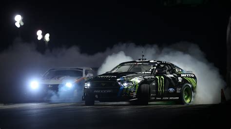 Фото Ford Дрифт машина шины - бесплатные картинки на Fonwall