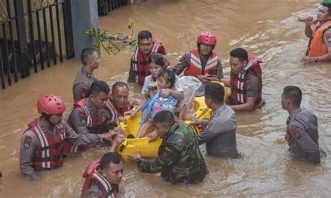 暴雨引发印尼洪水泛滥 首都雅加达16人死亡两万人无家可归 水母上海科技发展有限公司