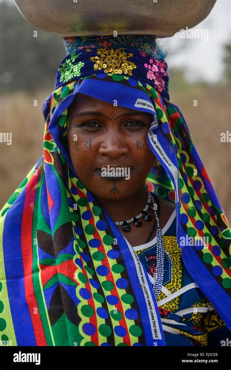 Junge Fulani Frau Fotos Und Bildmaterial In Hoher Auflösung Alamy