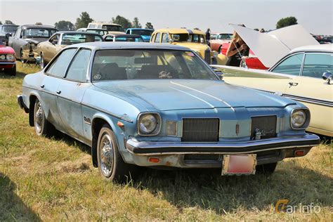 Oldsmobile Cutlass Supreme Collonade Hardtop Sedan 1974