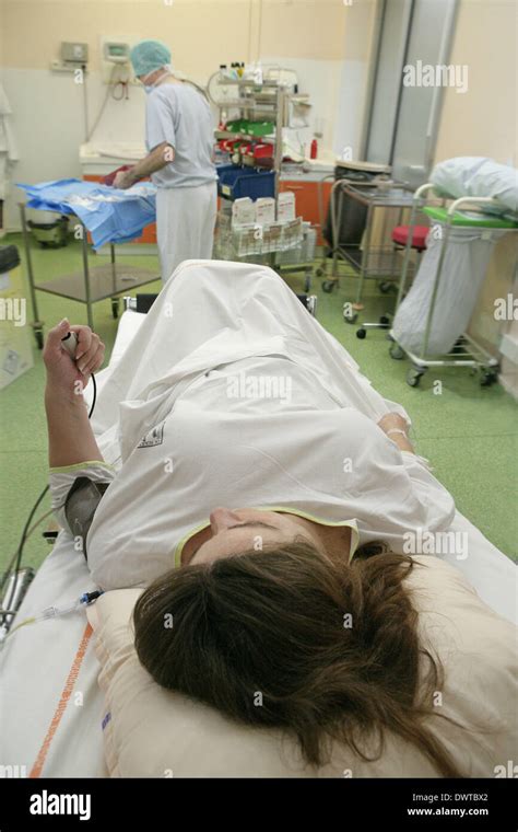 Pregnant woman epidural Stock Photo - Alamy