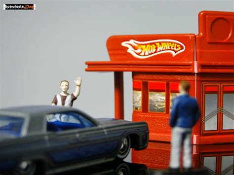 Hotwheels Day Lincoln Continental Hot Wheels Garage Car Set