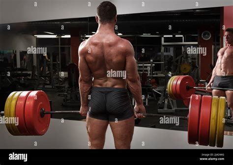 Strong Man Doing Deadlift Exercise In The Gym Stock Photo Alamy