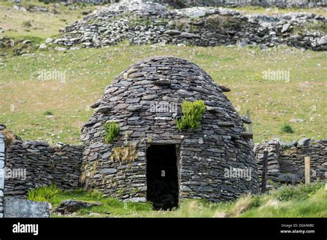 Beehive Hut Made Of Natural Stone Dingle Peninsula County Kerry Stock