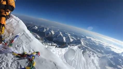 View from the summit of Mount Everest : r/Damnthatsinteresting