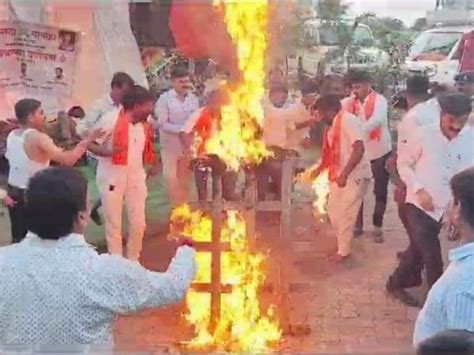 छत्रपती संभाजीनगरात संतप्त उपोषणकर्त्यांनी मंडप पेटवून केला आत्मदहनाचा