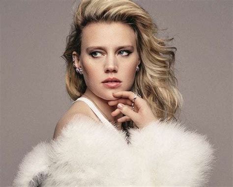 Hot Photos Of Kate McKinnon Barnorama