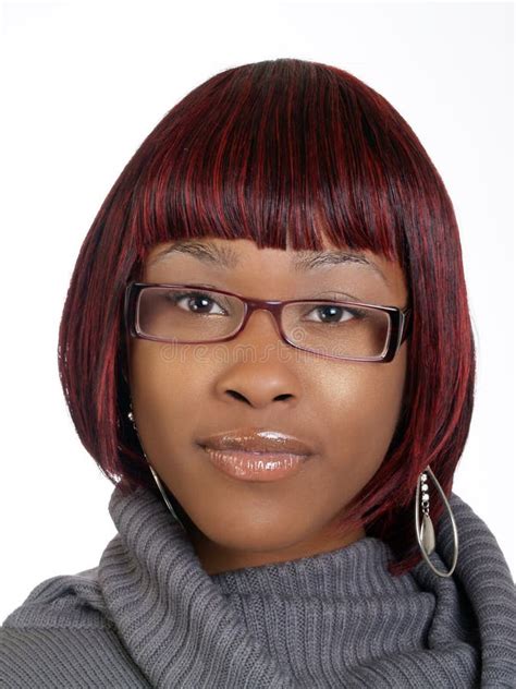 Giovane Donna Di Colore Con Il Sorriso E Le Spalle Nude Immagine Stock Immagine Di Ragazza