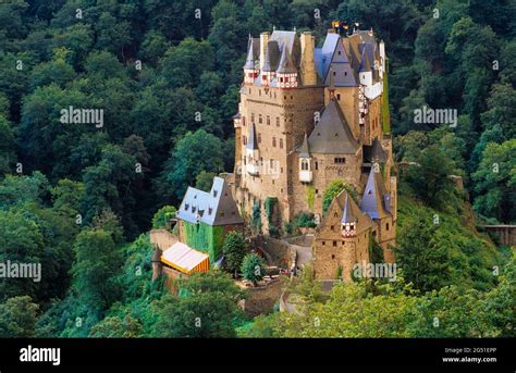 Burg Eltz Schloss Deutschland Fotos Und Bildmaterial In Hoher