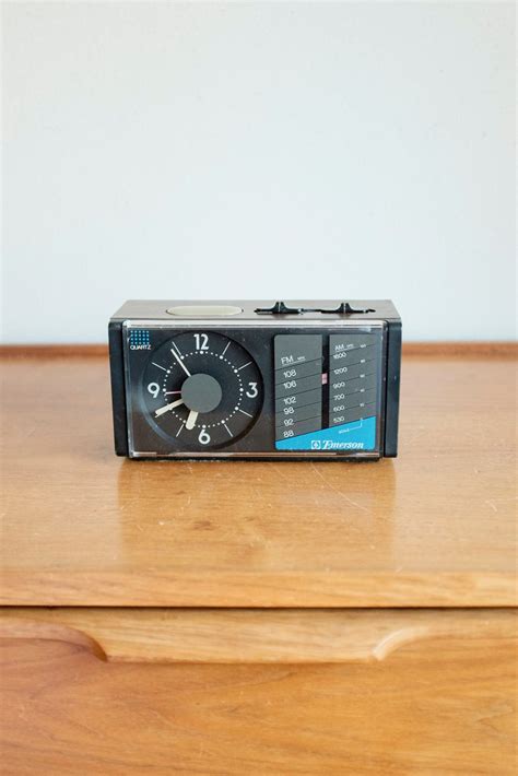 Vintage Emerson Clock Radio – MicroscopeTelescope