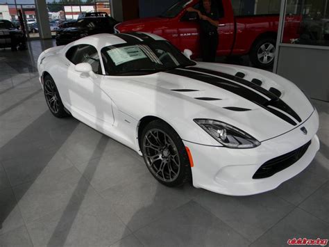 Vivid Racing Preparing Special 2013 SRT Viper For SEMA 2013 GTspirit