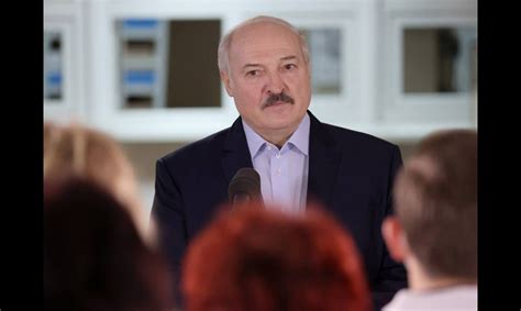 Сын Лукашенко ударил соперника клюшкой между ног и заработал временную ...