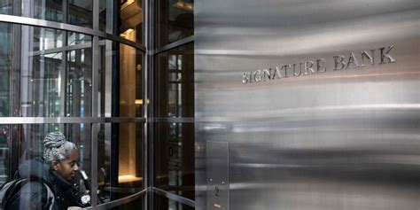 Bank Failures Train Spotlight on Shortcomings in Risk Management - WSJ