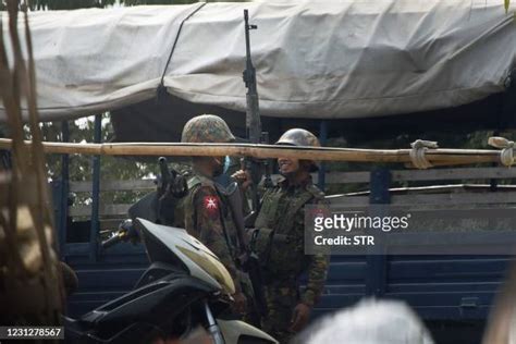 11273 Myanmar Army Stock Photos High Res Pictures And Images Getty