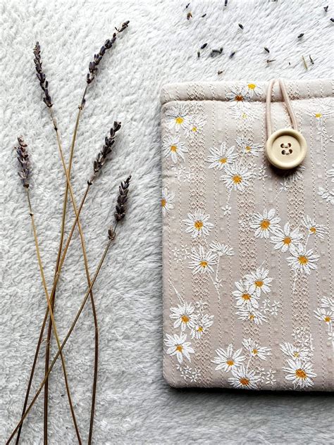 Embroidered Daisy Kindle Sleeve Padded Kindle Cover Etsy