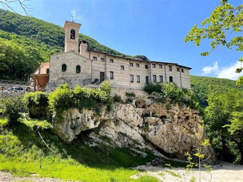 Valleremita Eremo e M Puro Tra natura e spiritualità Camminando