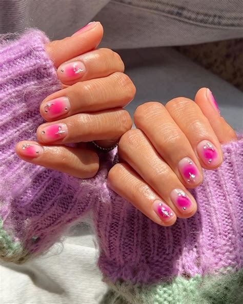 Uñas coreanas cortas en tendencia 2024 Glamour