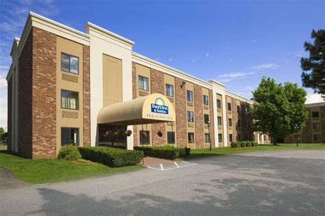 Days Inn & Suites by Wyndham Plattsburgh in Plattsburgh (NY) - Room ...