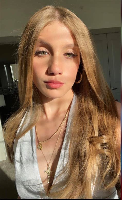 Blonde Scrolller
