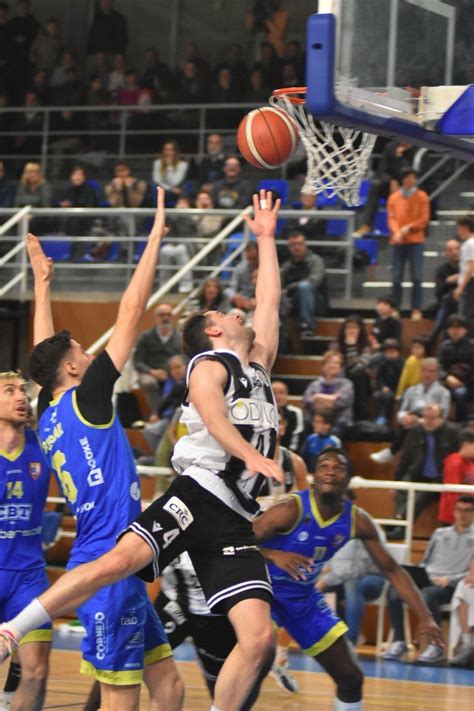 El Odilo Vuelve A Hacerse Con El Liderato En La LEB Plata Tras Ganar