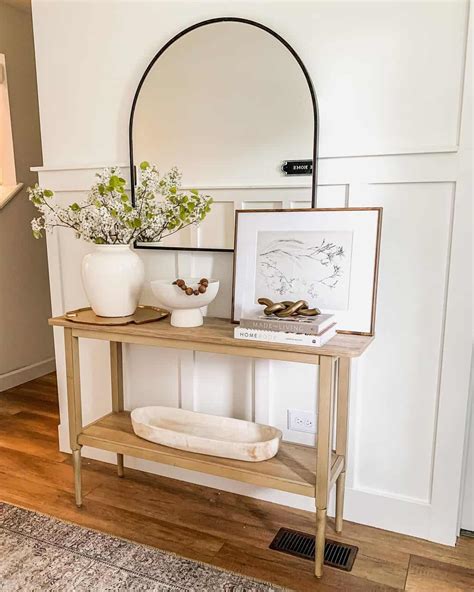 Side Table with White Vase Décor - Soul & Lane