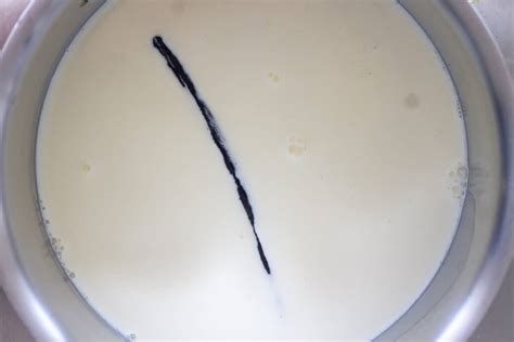 How To Make Crème Anglâise Vanilla Sauce Edible Times