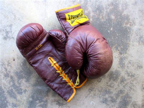 Vintage Boxing Gloves Everlast Leather Lace Ups Ounce