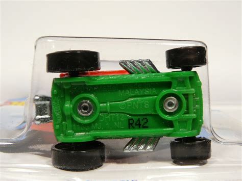 HOT WHEELS SNOOPY PEANUTS ESPORTSVIAN