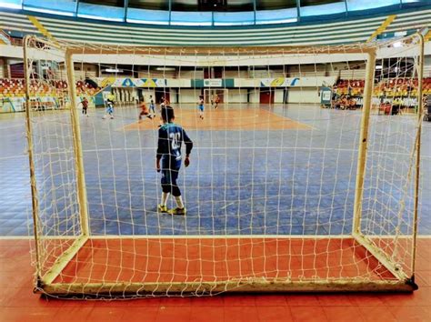 GO Anápolis oferece aulas gratuitas de futsal e basquete Metrópoles