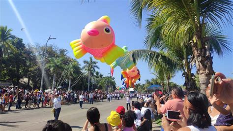 En Acapulco As Se Vivi El Desfile De Globos Gigantes Por D A De