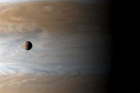 Young Saturn gave Jupiter the building blocks for its big moons | New Scientist