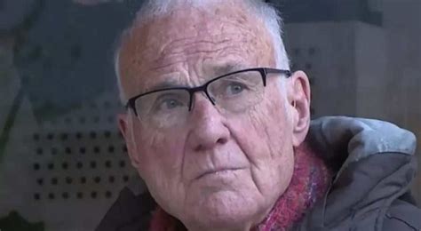 Aos anos ex padre vira ator de filmes pornô gay