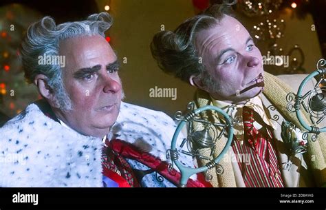 Usa Clint Howard And Jeffrey Tambor In ©universal Pictures Film How