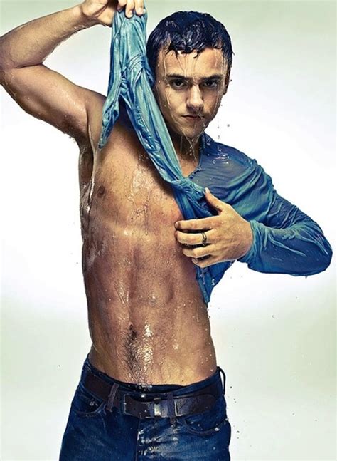 S C V I Gi I T Nh Th T C A Hot Boy L Ng Nh Y C U N C Anh