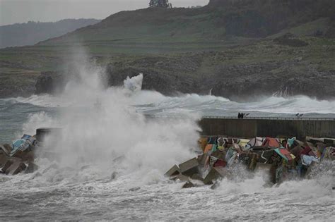 Fotos Asturias En Alerta Por Fuerte Oleaje El Comercio Diario De