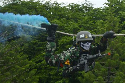 FOTO Atraksi Kemampuan Dan Ketangkasan Prajurit TNI AL