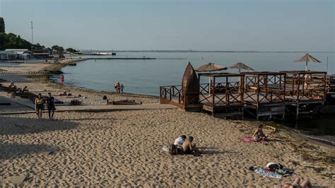 Kakhovka Dam Disaster Keeps Beaches Closed in Odesa, Ukraine - The New