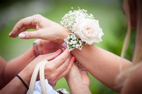 Damigelle d onore l accessorio più romantico è il corsage