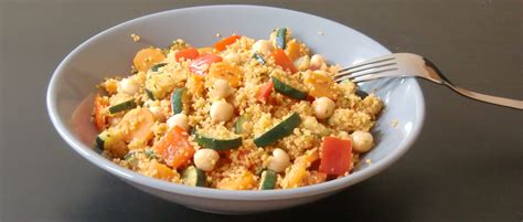 Veganes Gedankenfutter Couscous Gemüse Pfanne mit Kichererbsen